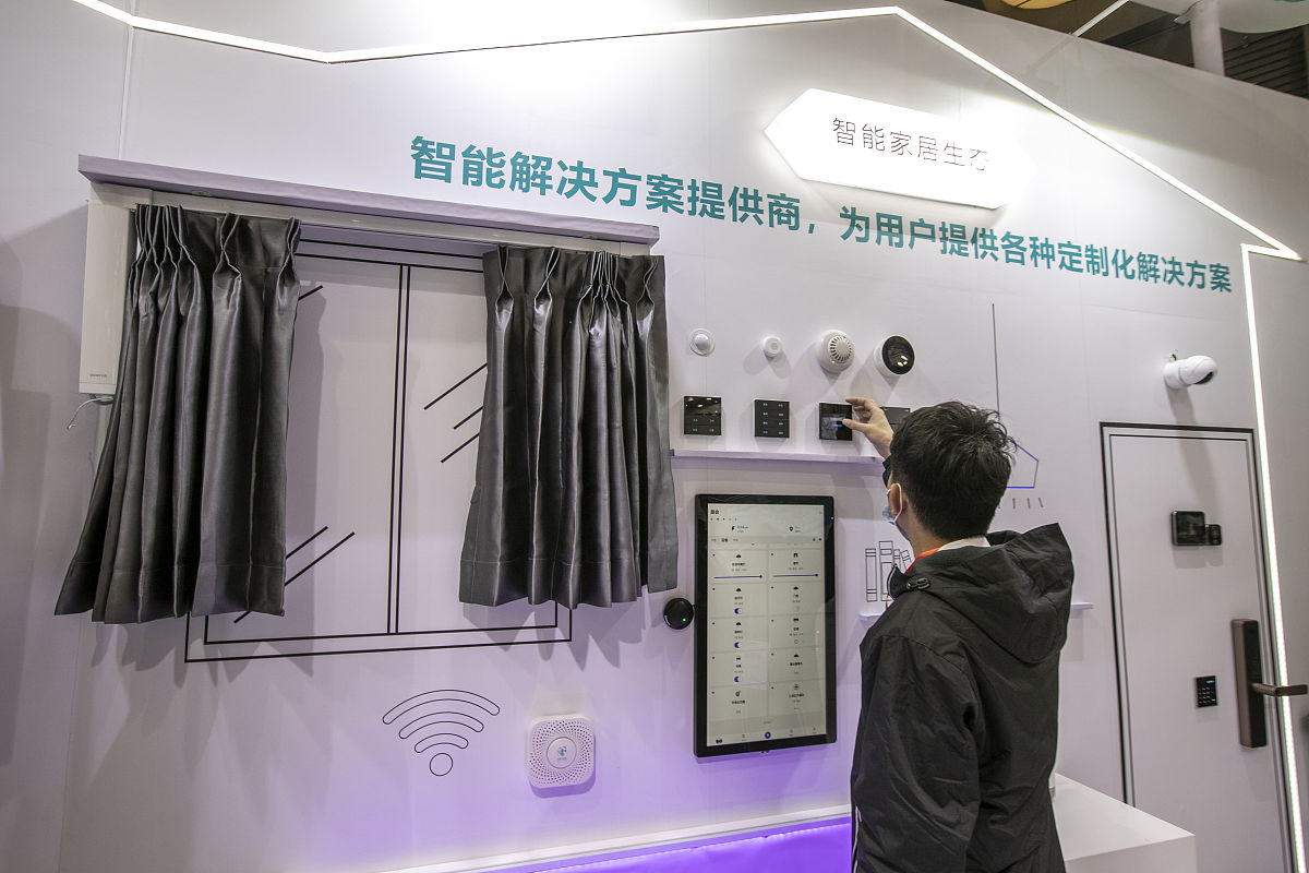 智能衣橱管理系统 - 衣架：让衣物管理更便捷时尚