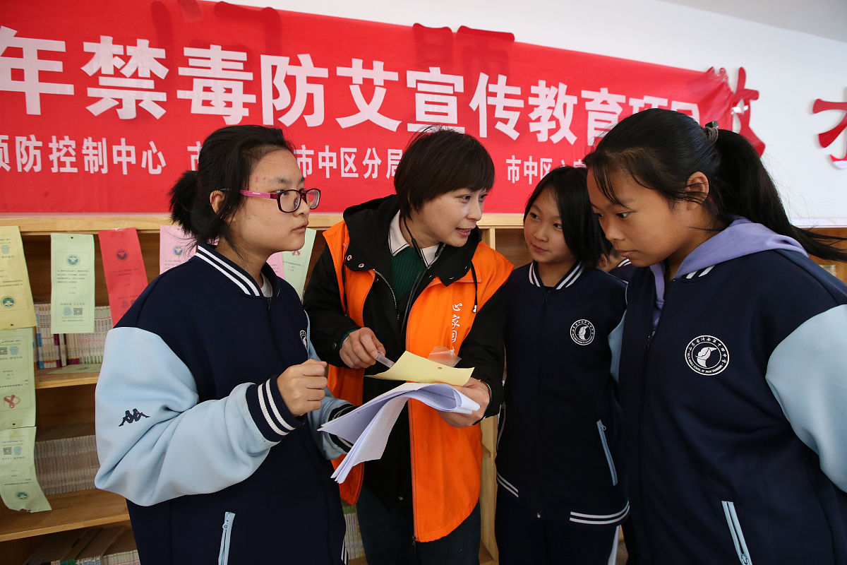 护理系学生禁毒防艾社会实践活动：多元宣传与机构合作