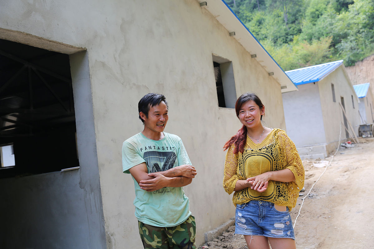 信宜市老百姓有困难怎么联系媒体曝光？要求：写一篇1000字左右的文章不能出现电话。