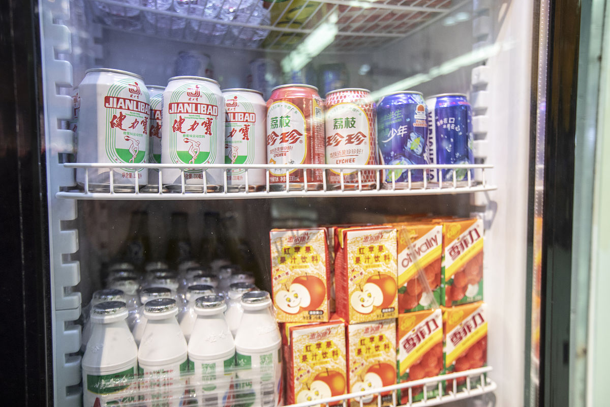 2021年3月13日,上海,怀旧食品主题店——小时候怀旧,主要销售70后,80