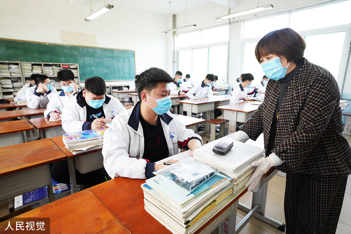 初三班主任管理之道：公正、公平、严格与关怀并重