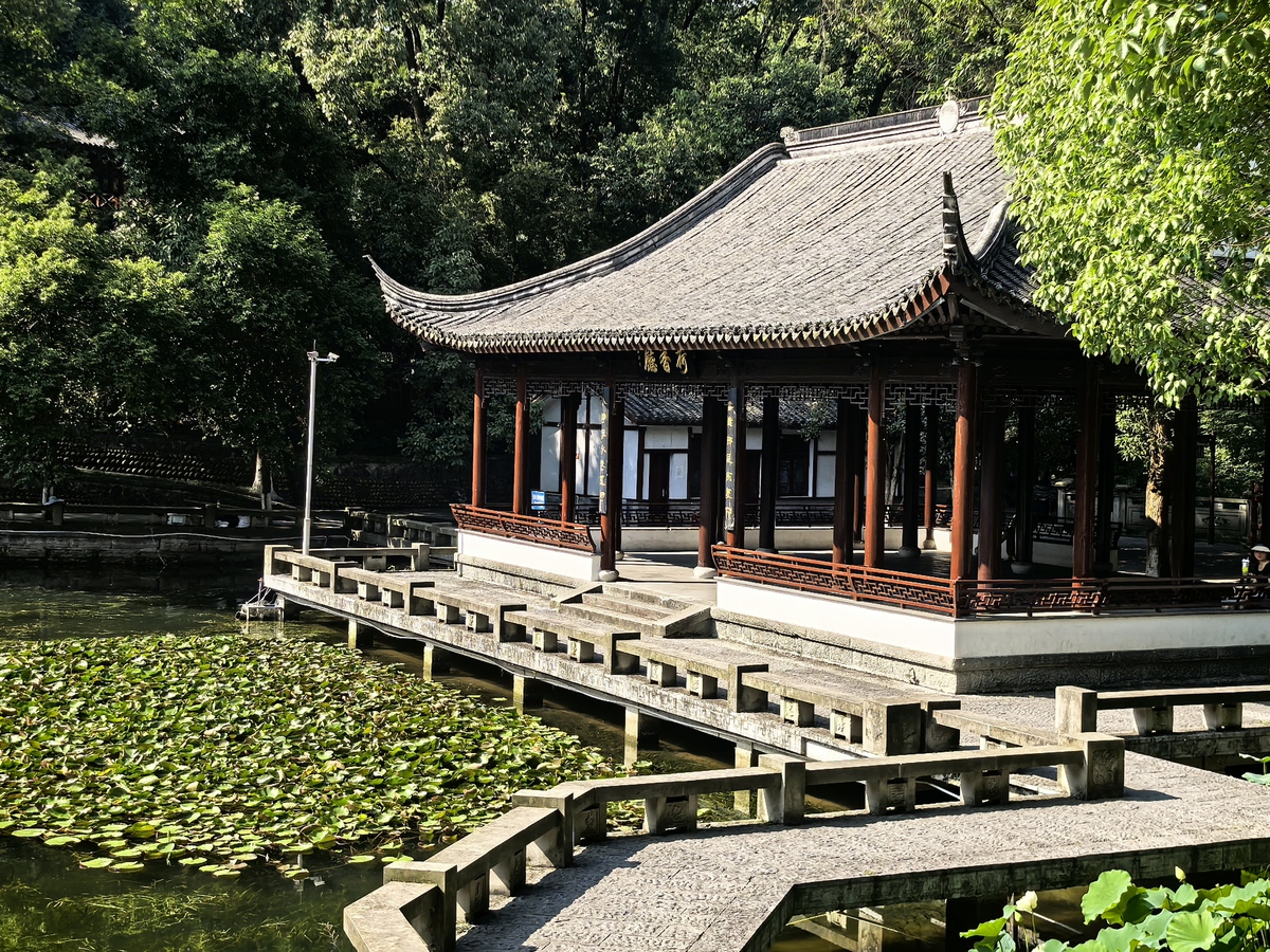 描写亭台楼阁的优美句子，带你领略古建筑的魅力