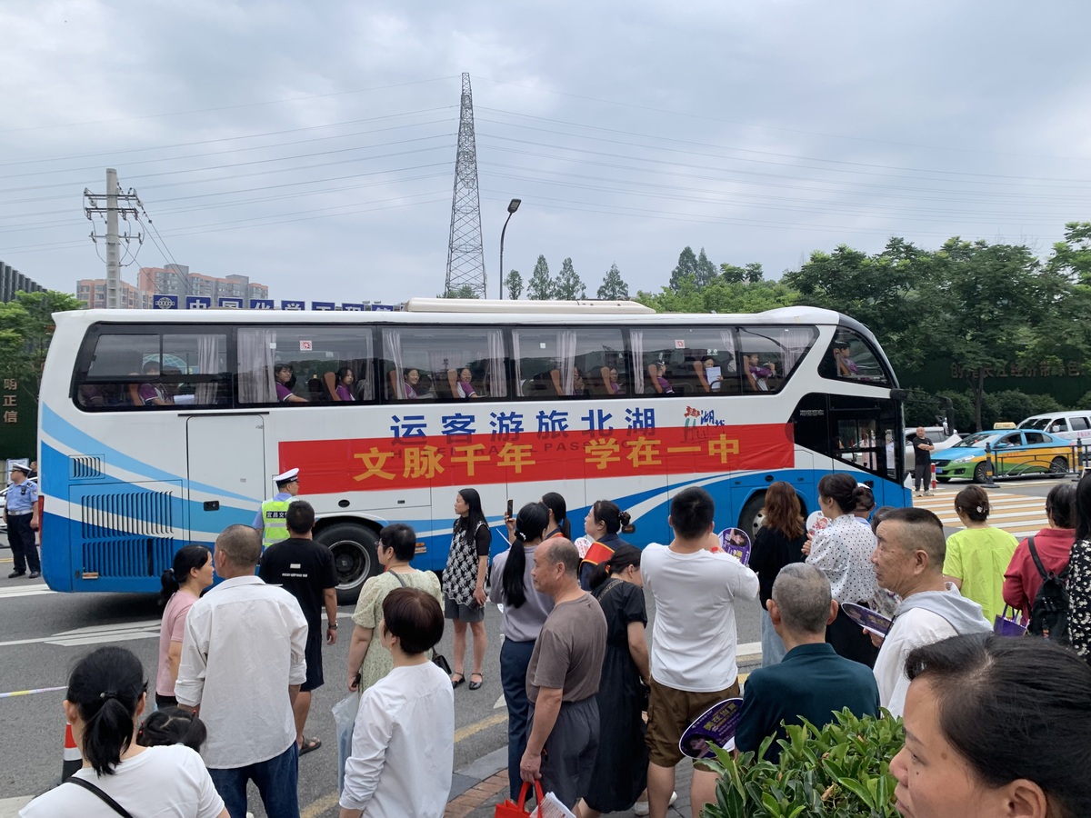 研学旅行租车方案：121 名师生如何安排大巴和中巴？