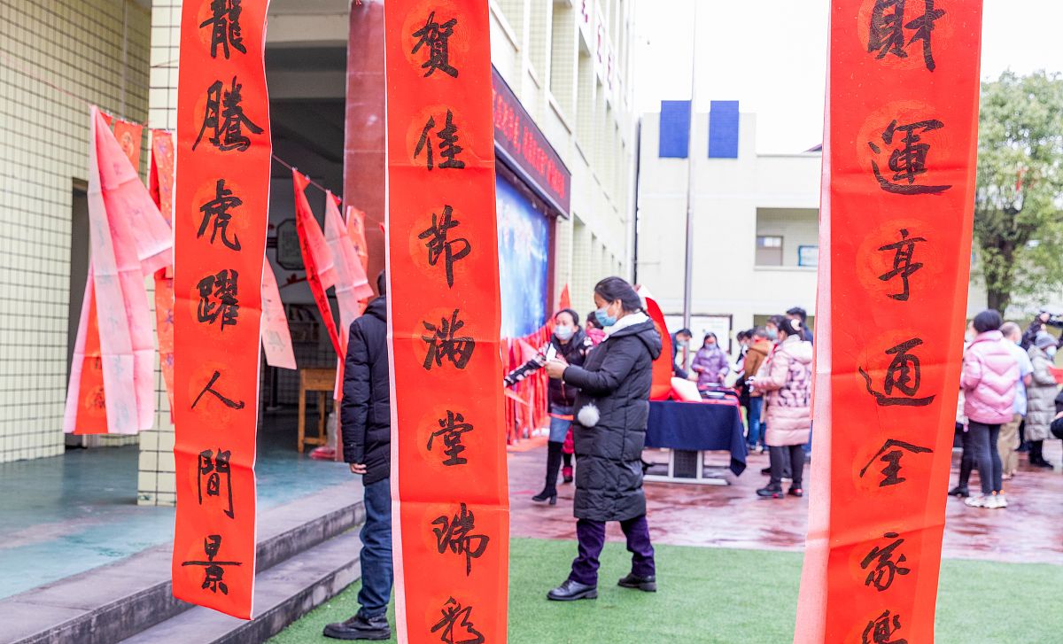 致敬白衣天使：对联表达敬意和感谢