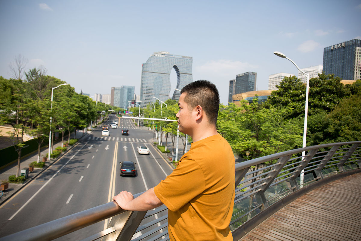 2019年5月28日,杭州,雷宾给自己定义为"情感工程师",帮人们解决婚姻和