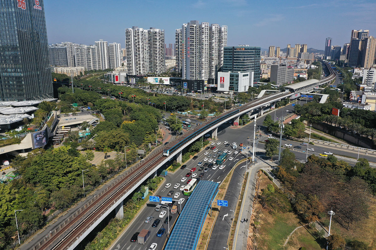 发给各位参加夏令营工作的老师通知7月10日星期一夏令营开营集合时间7点30前集合地点：深圳地铁教育培训中心宿舍楼B栋大厅着装要求：统一穿着深大工作服未领取老师请到小镇201教室领取