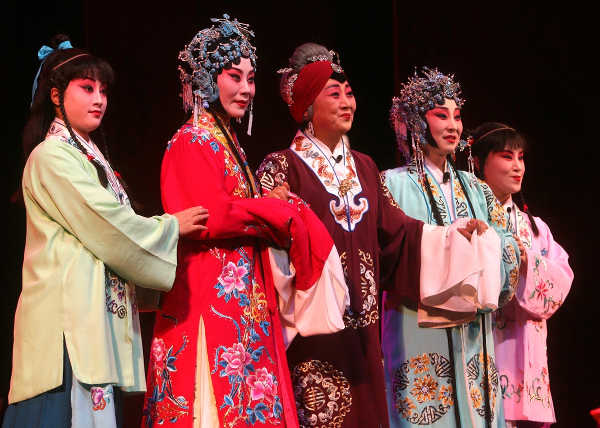 2010年9月2日,陕西西安,苏凤丽主演的秦腔《锁麟囊》
