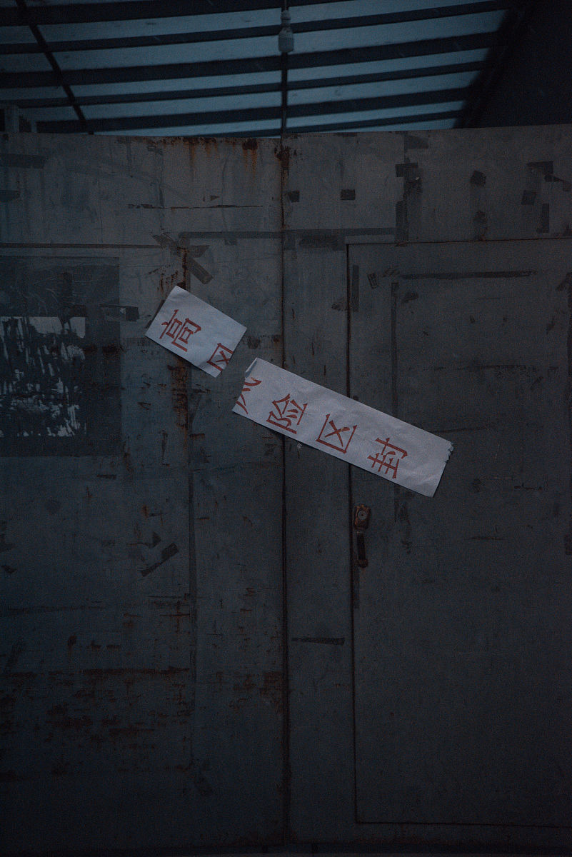 帮我圆润美化此段语言为了保障安全评价人员的身心健康和避免后期不必要的麻烦安全评价现场勘察、以及报告中提供的隐患整改前后对比照片请各位务必使用带有水印的相机进行拍摄确保照片的真实性和准确性