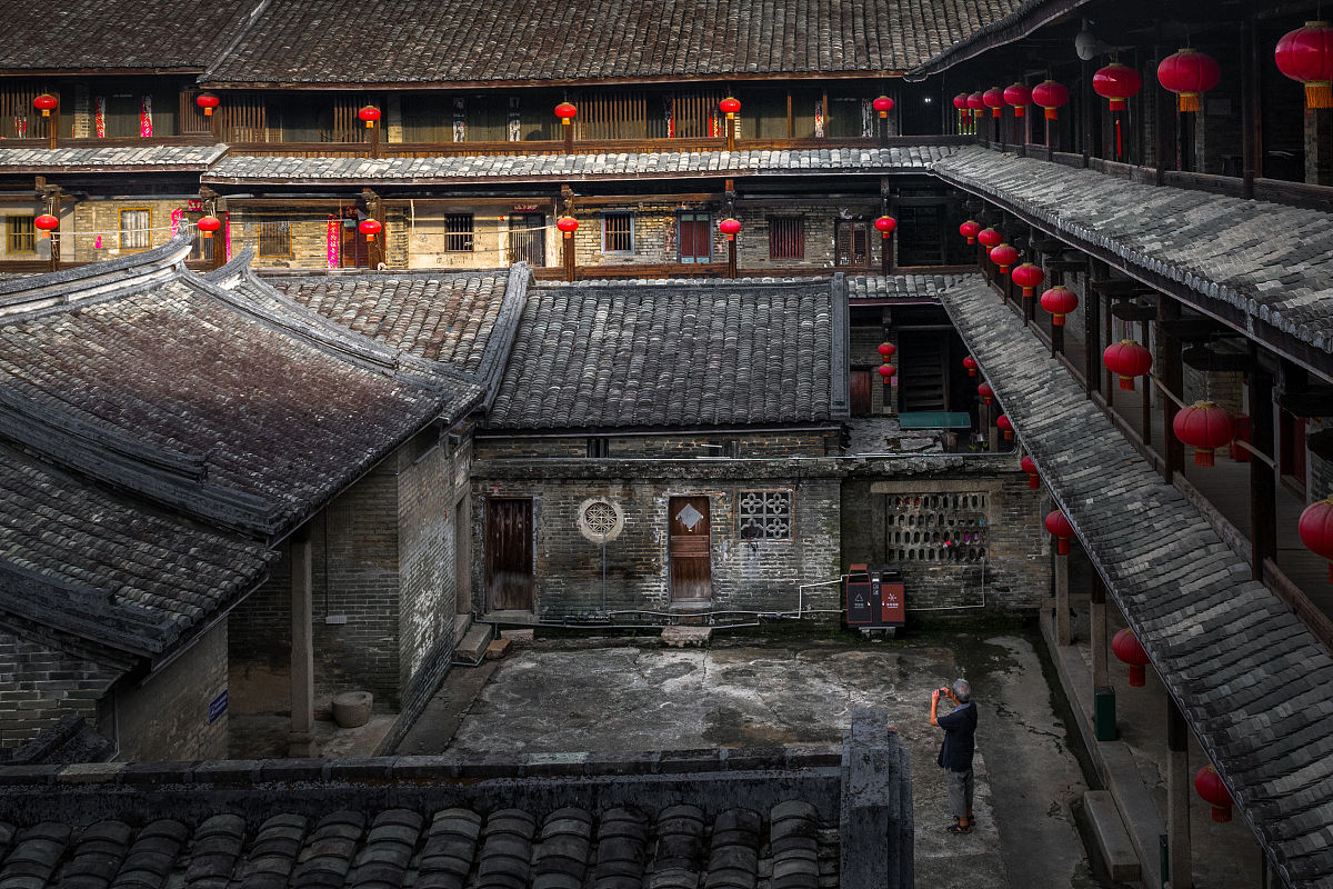 粤东地区并联式班车规划设计要求：根据广东省一级分拨中心的分拨批次设计粤东地区并联式班车专线班车 发车时间始发地配载点 1 配载时间配载点 2 配载时间目的地参加中转班次梅州广东省分拨中心 深圳粤深 15：00 中转汕头广东省分拨中心 深圳粤深 23：30 中转潮州 广东省分拨中心 深圳 粤深 01：45 中转 注：1．分别按上表始发地及一级中转批次来设计专线班车到达时间暂设为中转开始时间；2．两条