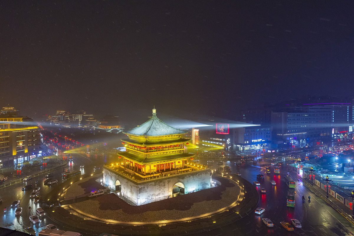 2020年1月15日晚,西安,新照明模式点亮钟楼夜景.