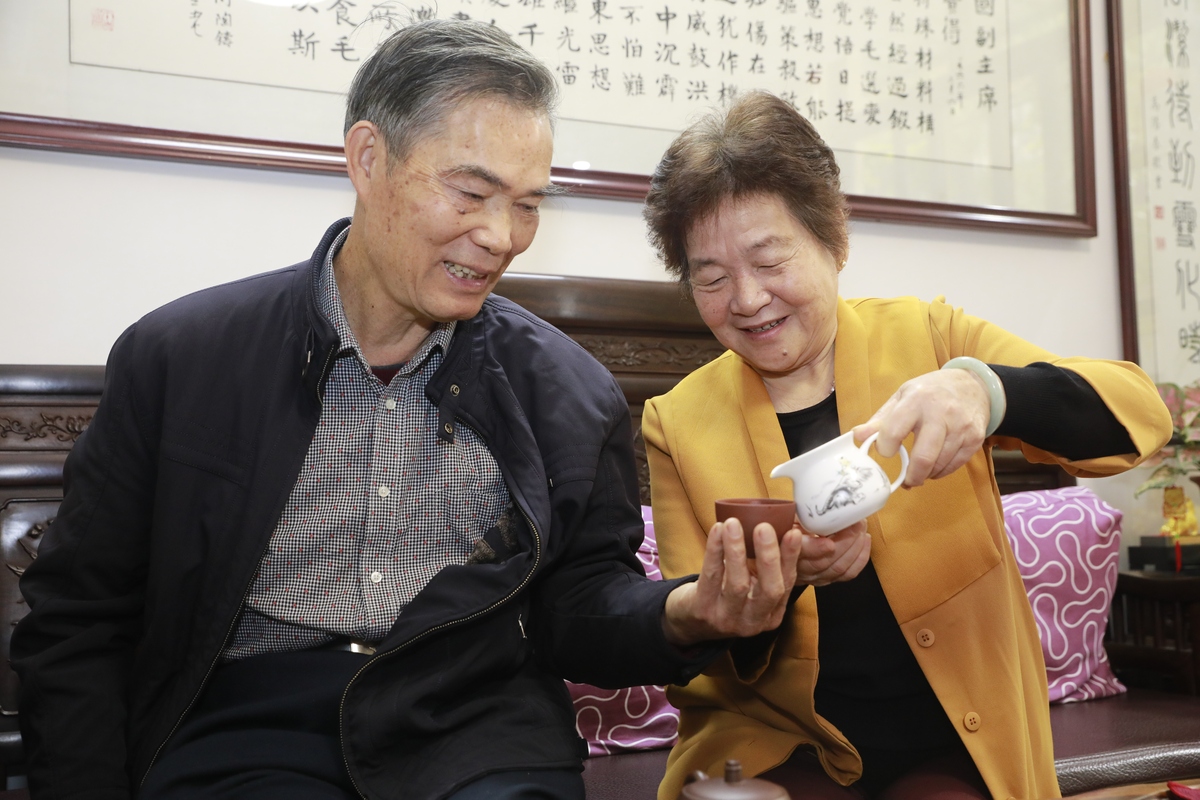 老婆婆暖心回应年轻人感谢：中华传统美德的体现