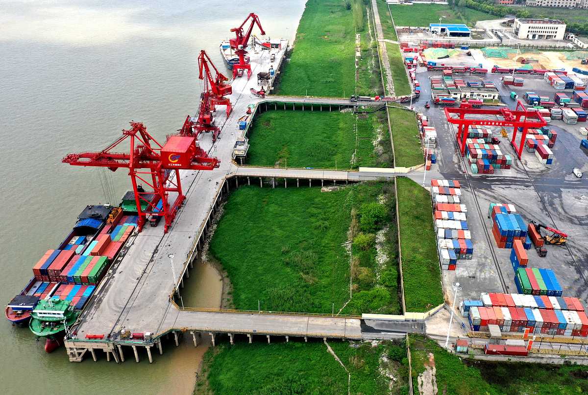 港口集疏运条件：设施、设备、交通与管理