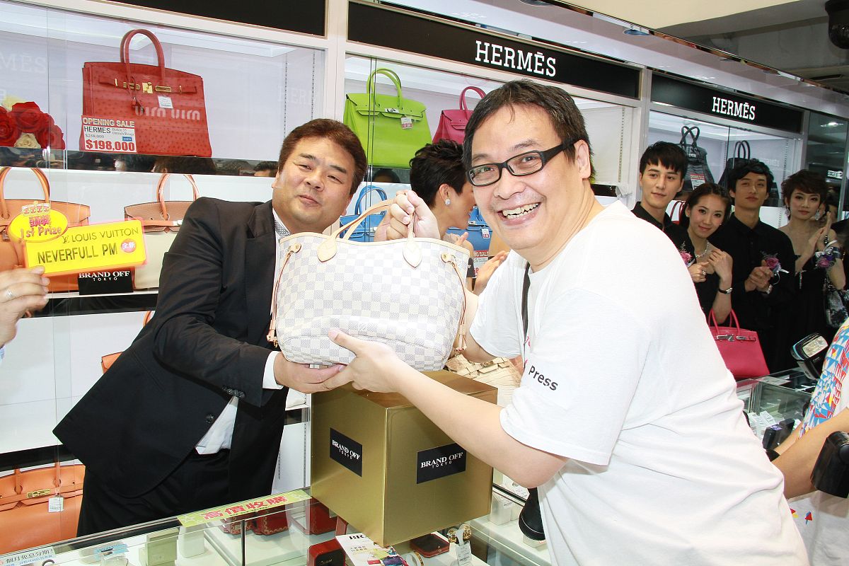 2011年6月16日,香港,明星出席二手名牌专门店开幕.+++_+++二手名牌