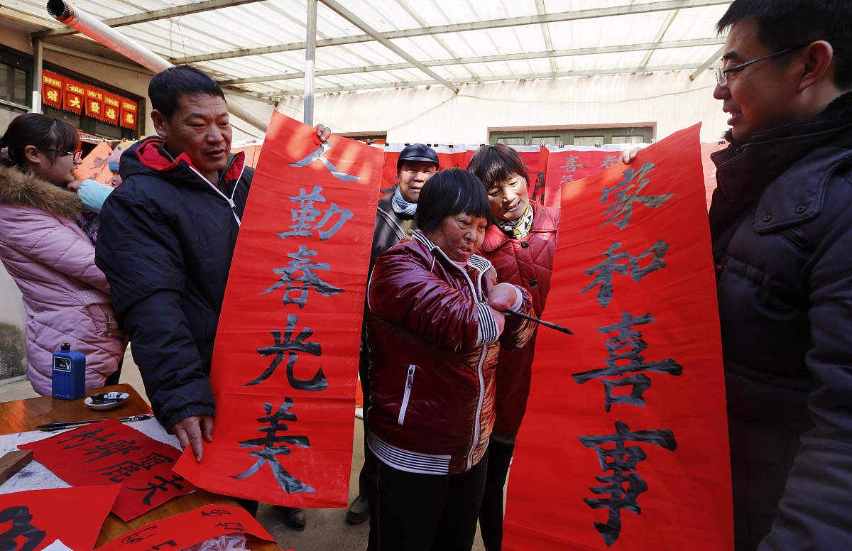 取一个活动名称主题为青年人助力乡村振兴要求名字中带有乡村二字分为上下两个部分并且要工整、对仗