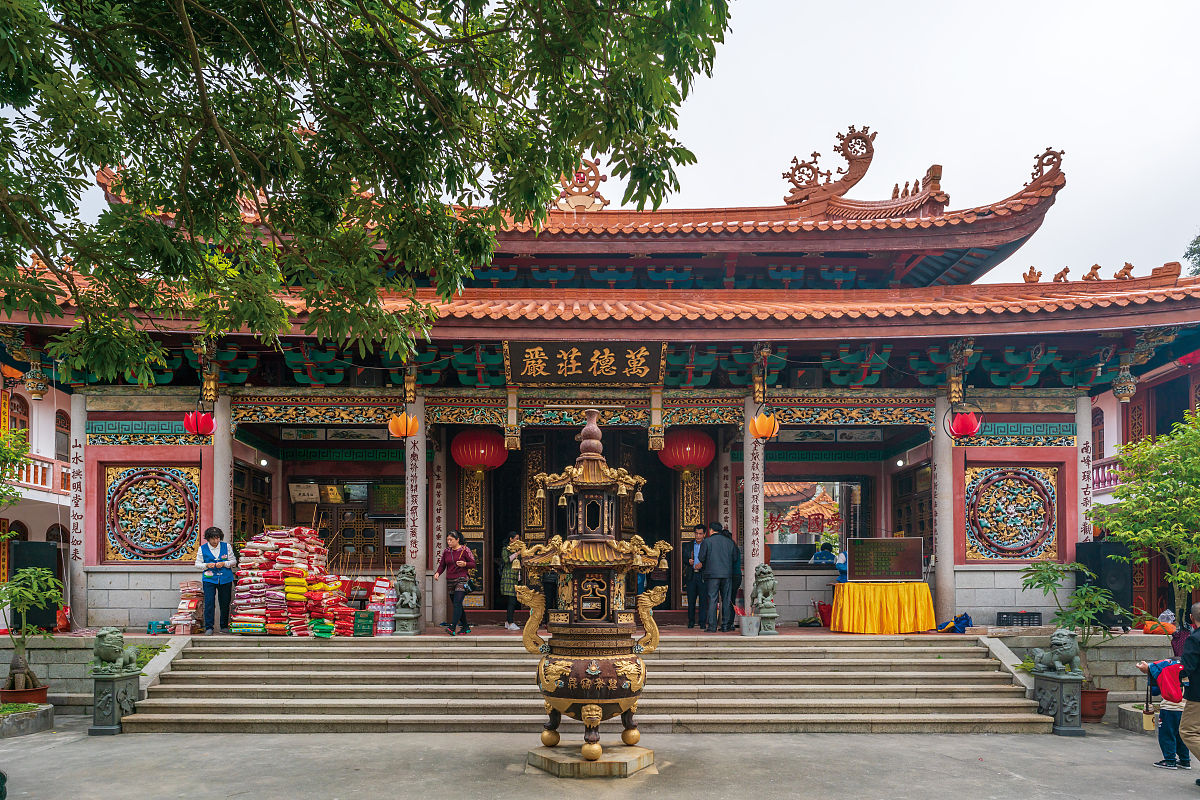 贵港南山寺建筑楹联：佛教文化与艺术的完美结合