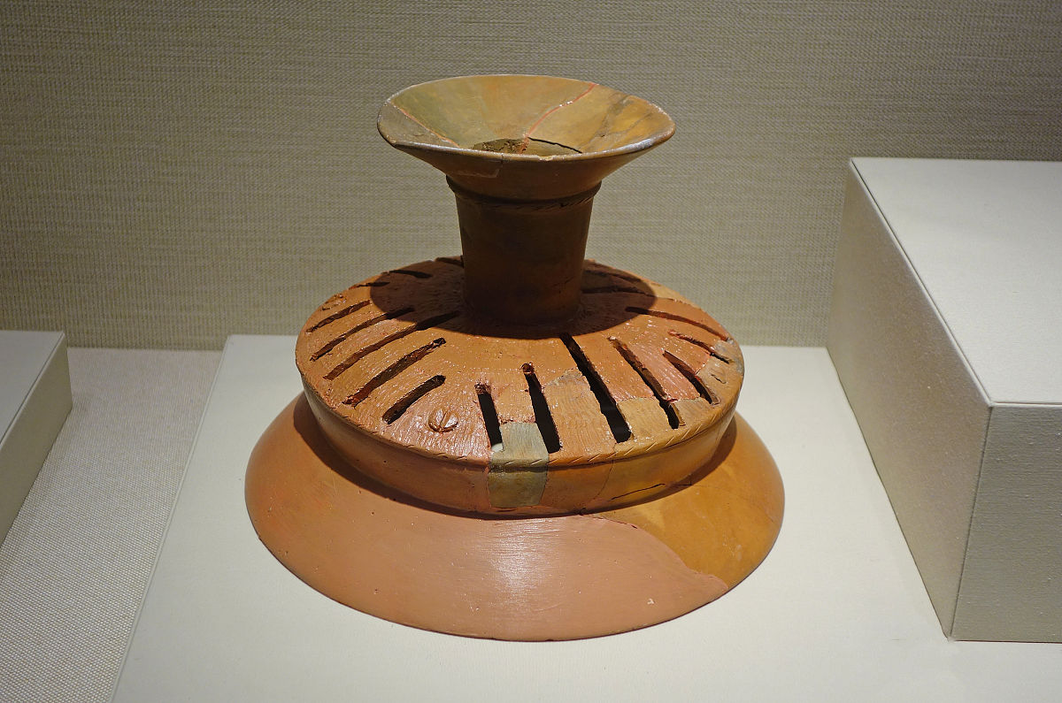 2019年02月16日 陶熏炉器盖,新石器时代,凌源牛河梁遗址出土,辽宁省博