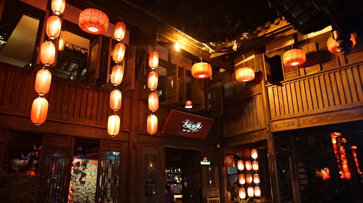 去锦里古街感受成都的夜生活的需要住在哪个酒店比较方便