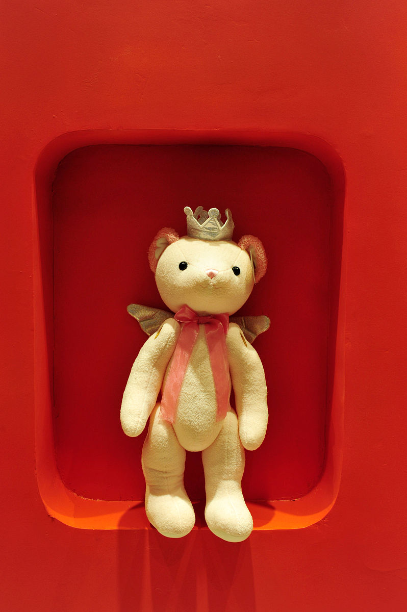 描述一个小王子玩偶