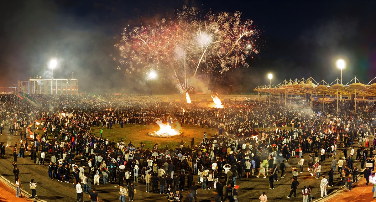 能帮我写一份乡村篝火晚会的新闻稿吗