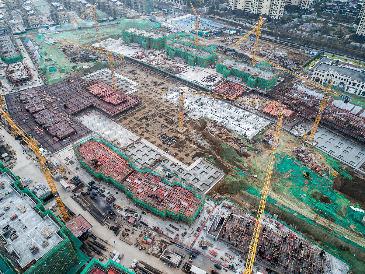 把淮州新城职教城项目会议中心屋面框架梁宽度为500mm高度为1700mm跨度271m超过24m属于大跨度框架梁。这句话展开说明