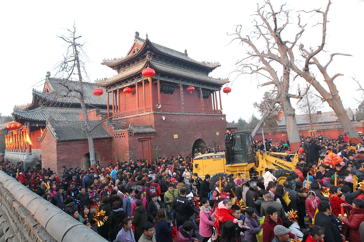 按照论文格式及语言特征阐述大召旅游区的游客吸引力研究的研究目的。200字