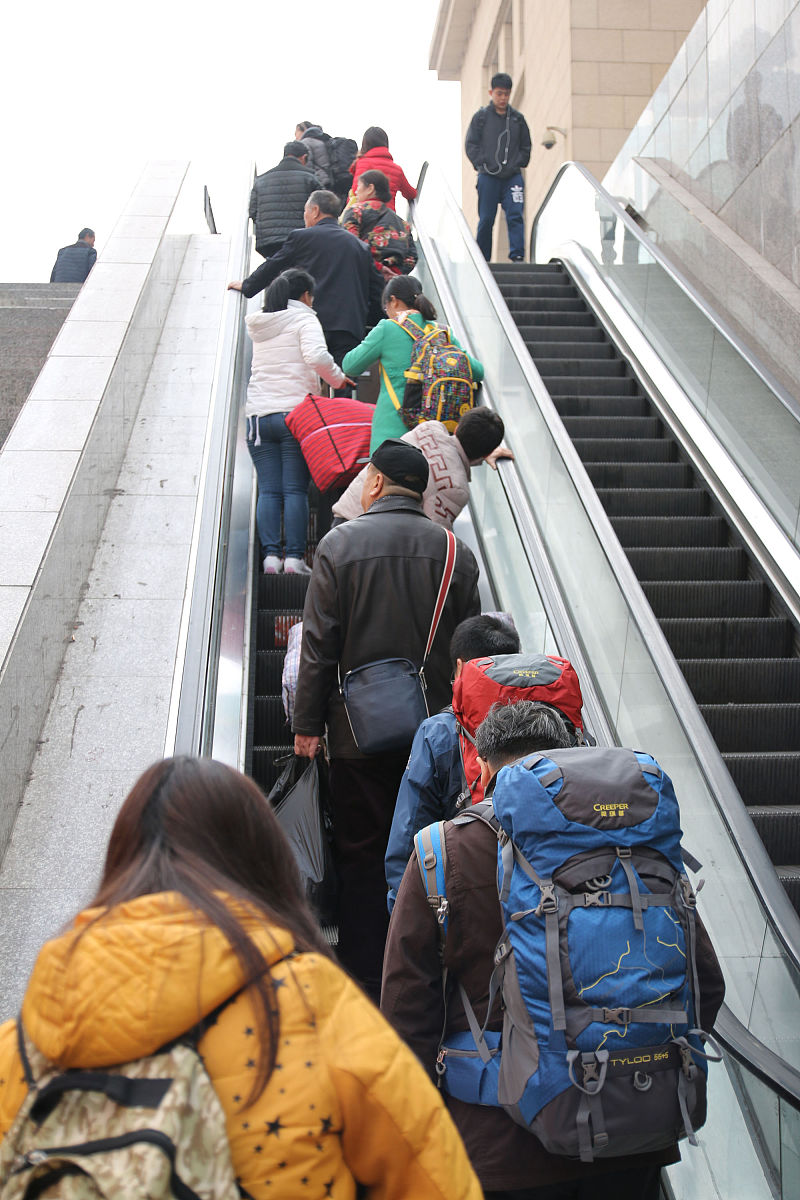 西安地铁大客流安全隐患分析：案例揭示潜在风险