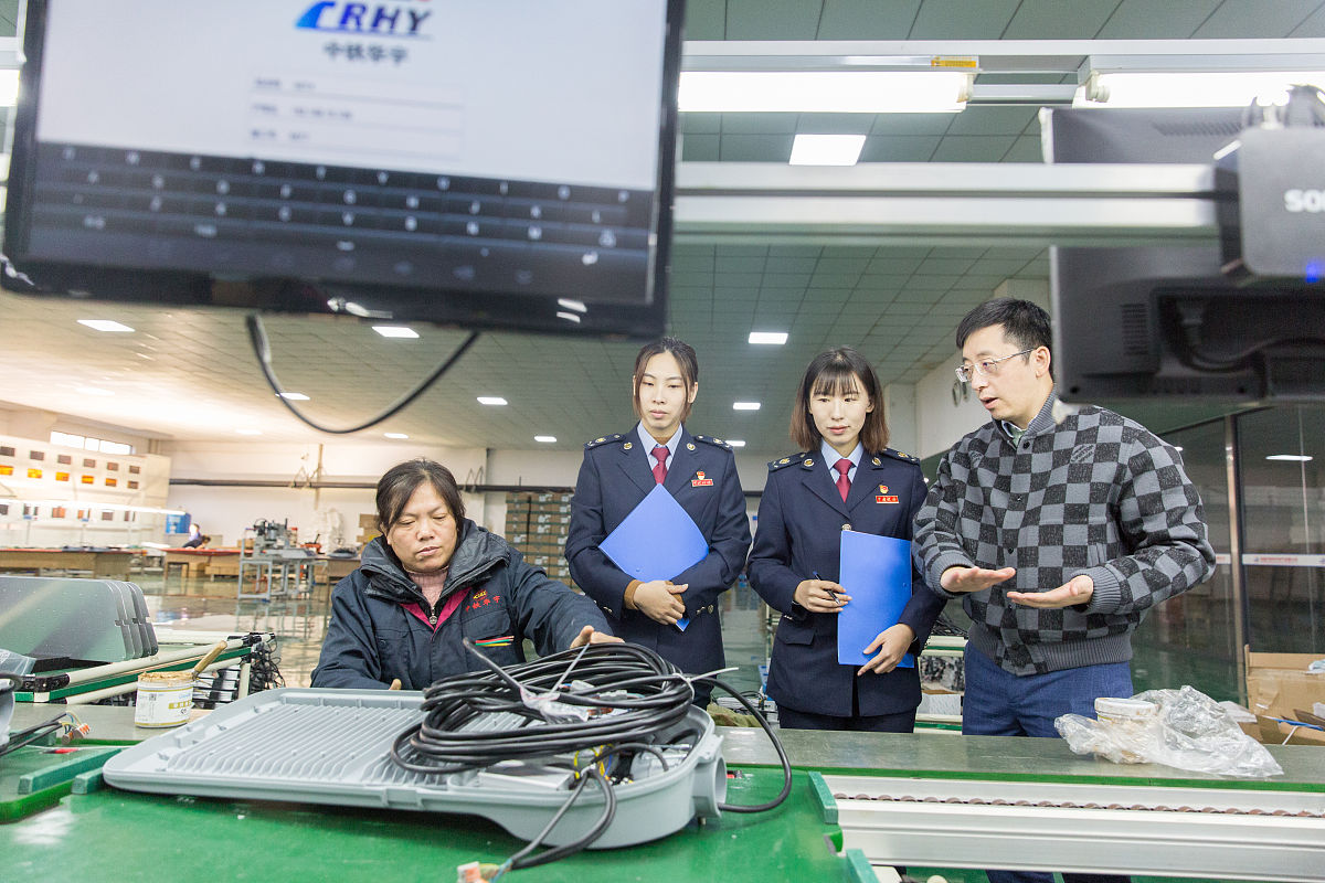 根据以下工作经历生成一份简历通过使用互联网大厂语言方式来补充丰富工作职责和主要成绩：1、2012年至2013年河北文通出纳主要负责银行业务2、2014年至2018年河北裕龙科技财务主管主要负责成本管理、财务报表、财务分析、高新技术企业申报、非洲项目部管理等3、2019年至2021年精进电动财务主管主要负责成本管理、财务报表、财务分析以及业务流程检查控制、IPO审计等4、2021年至今汇金股份财务经