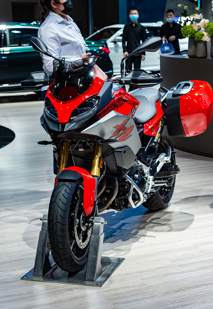 Yamaha SR400-2 Motorcycle: User Manual, Specs, and Features