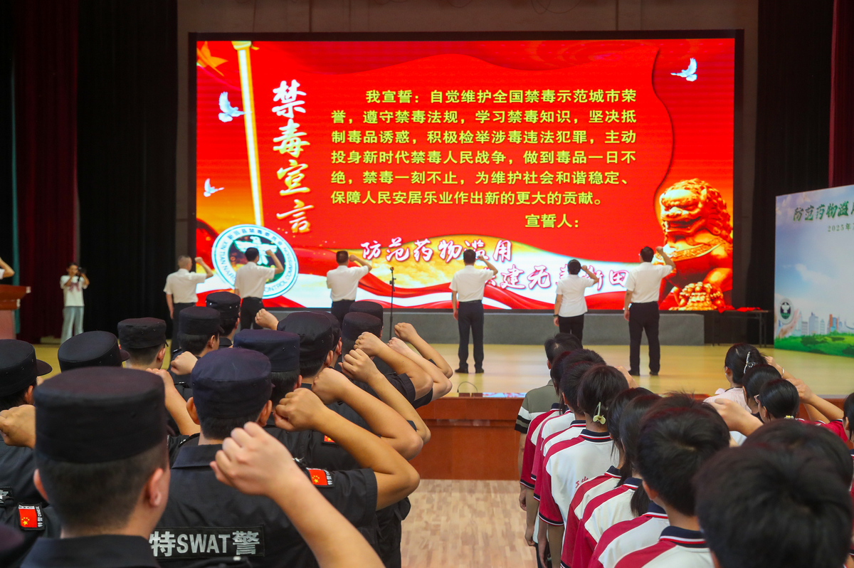 青春梦想 奋斗新时代：XX学校青年主题教育思想旗帜活动报告