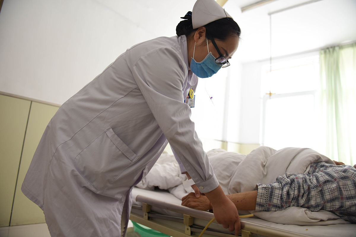 全身多发性骨折术后感染疼痛护理：评估、用药、控制感染、伤口护理