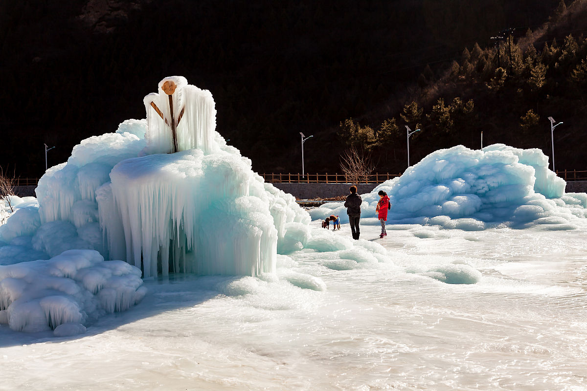 2018年1月19日,北京门头沟区下清水村在109国道边上的沟里打造了一片