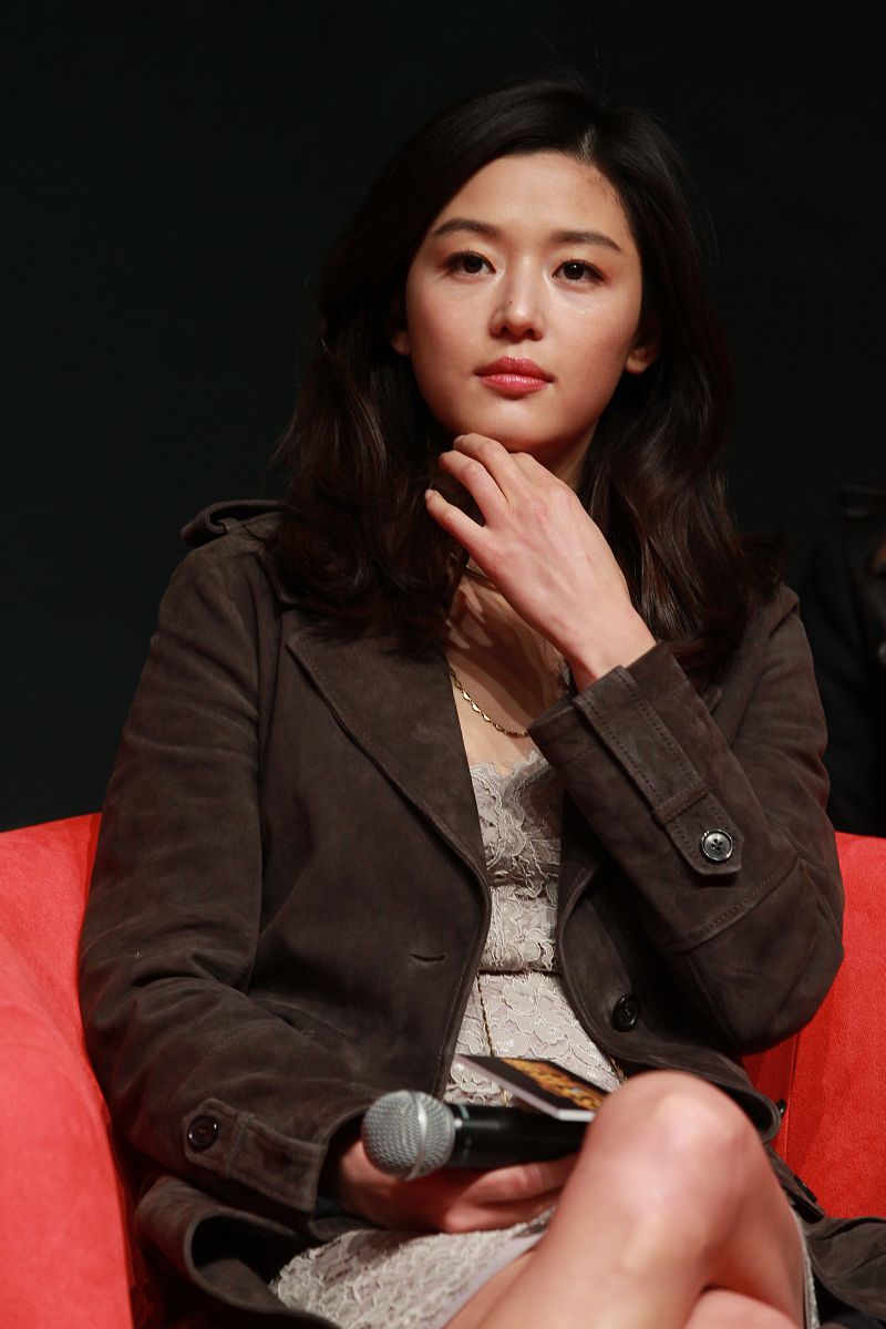 永恒女神：全智贤的气质与美貌，令人怦然心动的魅力密码