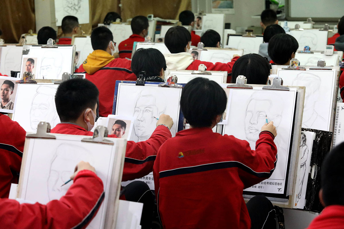 石家庄轻工技工学校美术绘画专业：学习环境、就业前景及优势