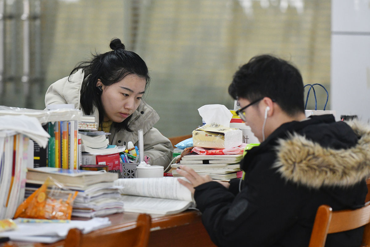 2019年3月6日,武汉,冷清了一个寒假的高校自习室又热闹起来,准备考研,