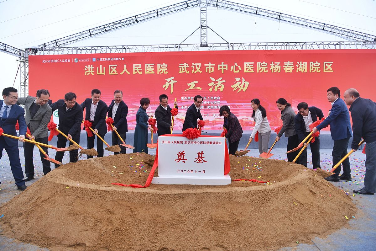 请杨凌职业技术学院新校区建设项目开工仪式上适合负责项目设计单位领导人讲话的演讲稿。演讲稿需要800字需要切合项目开工仪式上的喜悦的氛围且能够体现出设计单位在杨凌职业技术学院项目上的心血并且需要在演讲稿中明确的表明本项目的设计工作得到了胡校长魏处长的大力支持需要恭维且不明显的拍马屁。