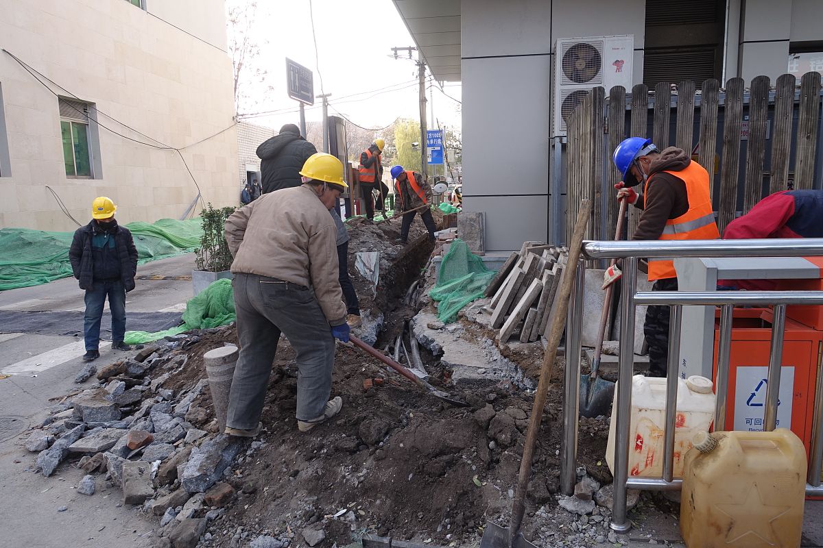 冬季混凝土施工质量保证措施：设备与材料选择指南