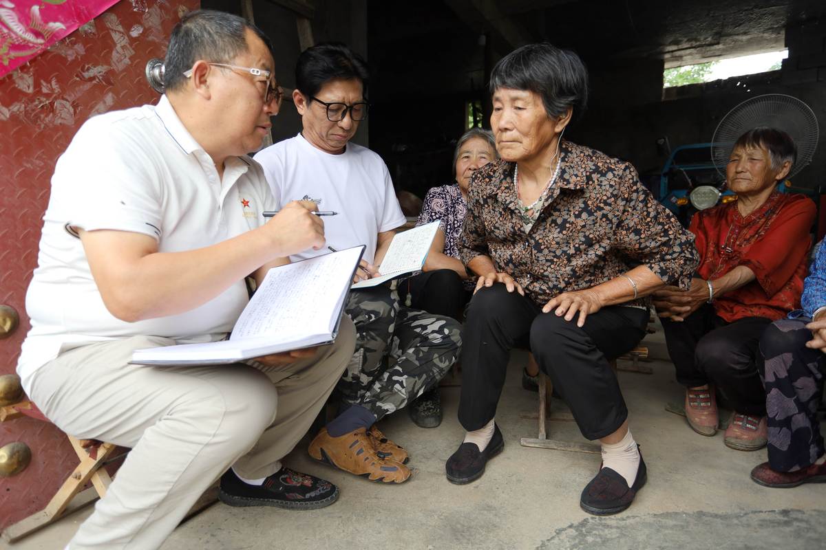 兴边富民 共建未来 | XX边境乡村产业发展座谈会暨入户慰问调研活动