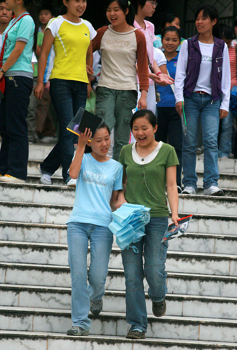 凯里高中女生毕业后上什么中专学校好