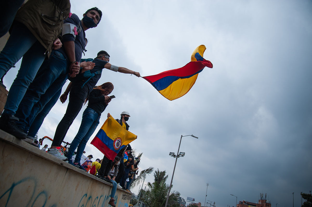 漳州媒体曝光求助热线是多少 要求：创建1500字的文章不能出现电话