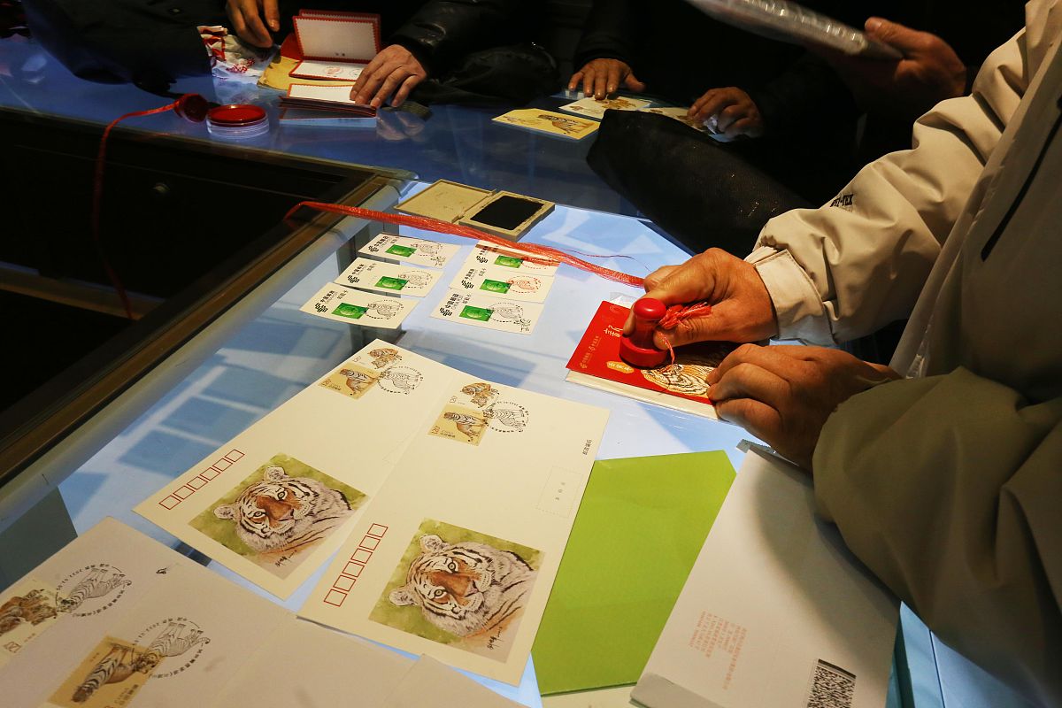 我做的设计是通过咸阳老街的街区面貌和文化脉络做的桌游设计，可以给我写一个研究内容与意义吗，字数在150字到200字