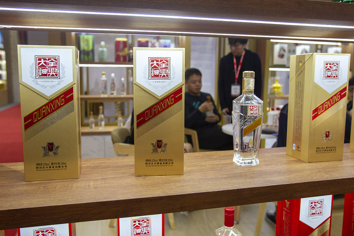 荣格长兴牌参茸酒瓶身设计: 古典与奢华的完美融合