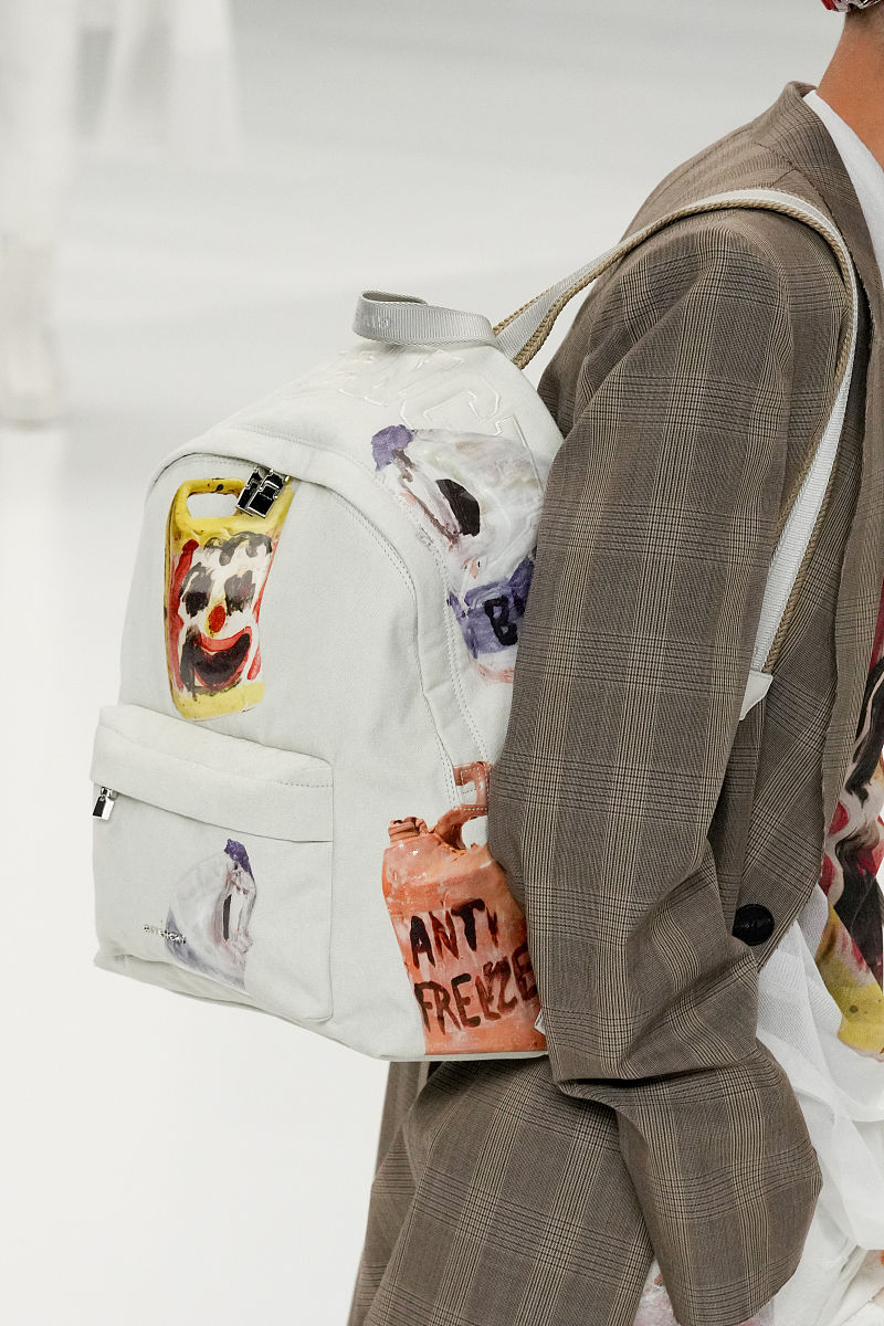 Marni将篮球背心变身奢侈包袋：袖孔成肩带，衣领变开口