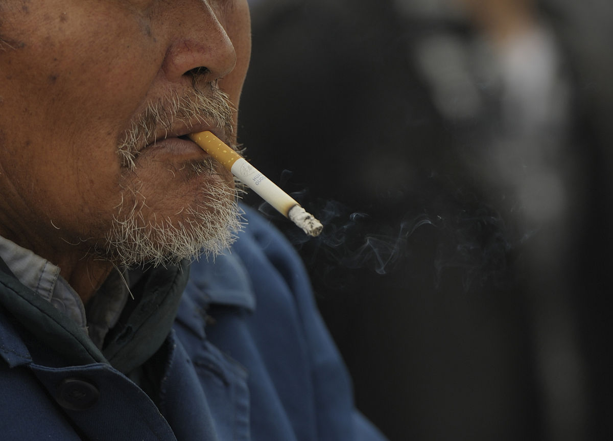 最后一根烟：世界末日降临？夸张演绎烟民的内心挣扎