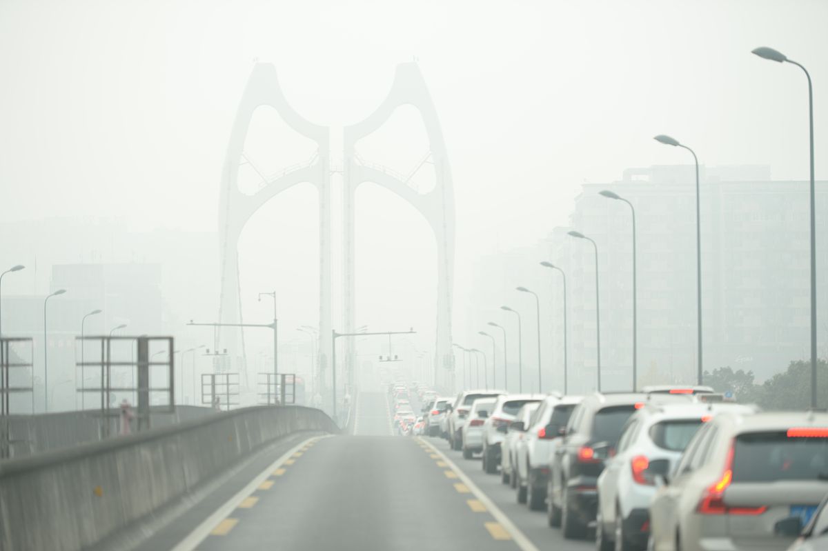 成都天气预报PPT：实时天气、未来预报及出行建议