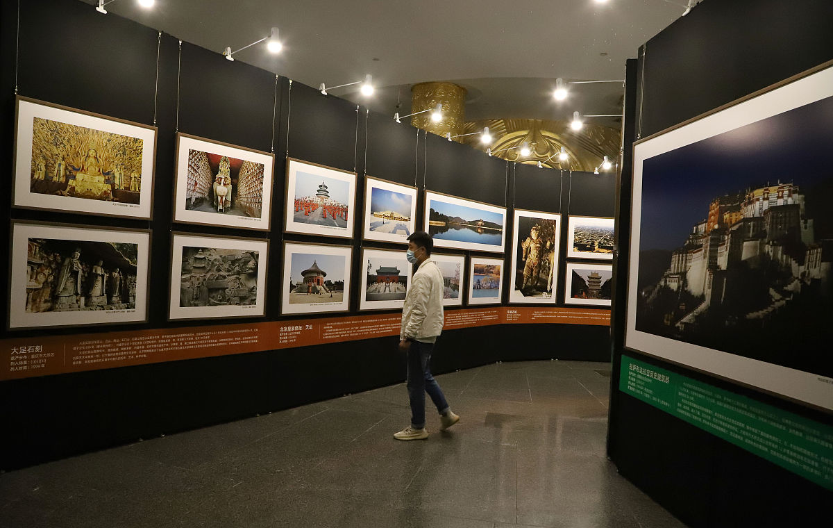 写一篇关于参观深圳改革开放40周年展览馆的心得体会要求句子优美行文流畅承上启下突出中心主旨