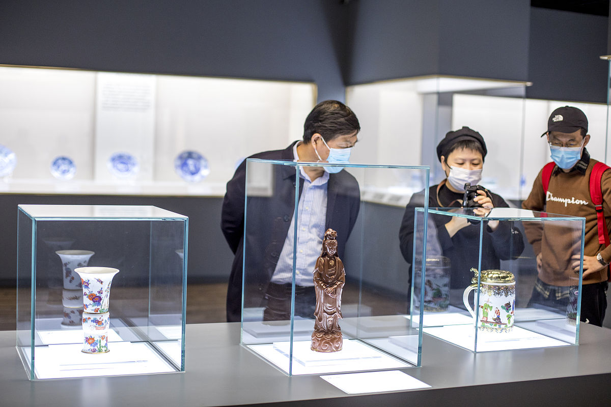 2021年11月3日,上海博物馆"东西汇融——中欧陶瓷与文化交流特展"开展