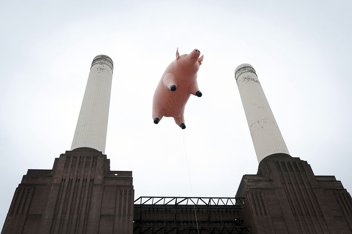 (pink floyd)1977年发行的概念专辑《畜牲》(<strong>a</strong>nimals)的专辑封面