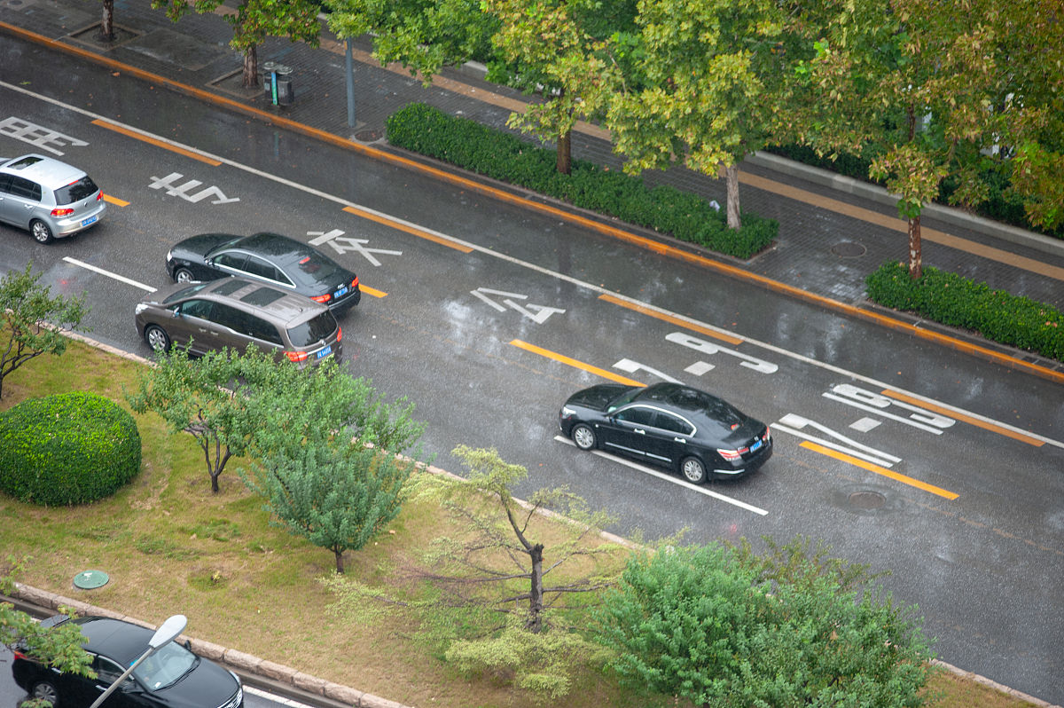 使用滑动窗口多项式拟合车道线的计算方法