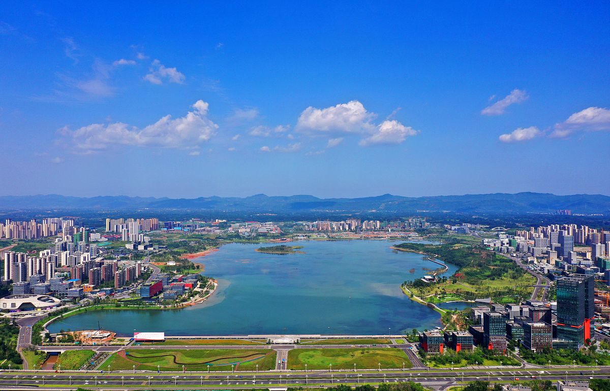 2021年10月24日,四川天府新区,实拍"换妆"归来的兴隆湖.(如需下载使用