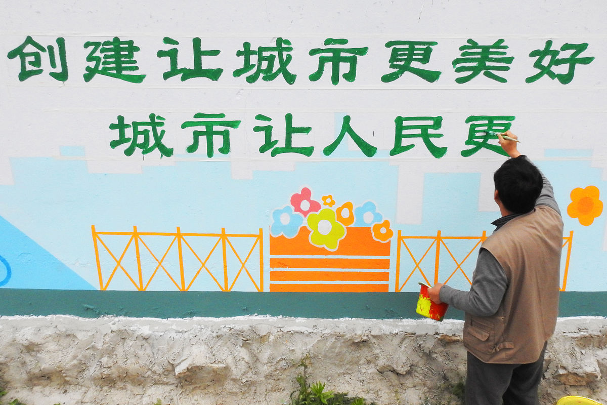 美好食品厂与居民楼挨着由于最近出现难闻的气味居民投诉想缓和关系开展三场活动围绕以上内容想出一个大标题及三场活动方案及流程